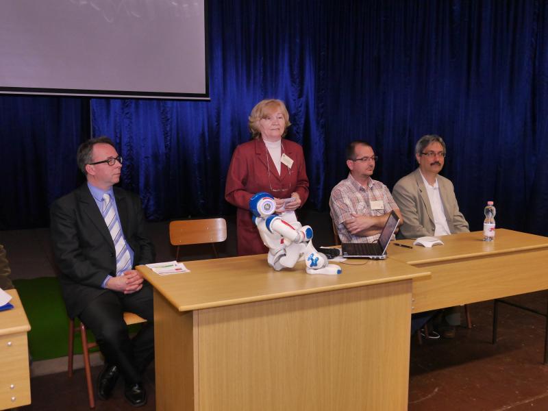 MIRK2016 – Dr. Onder Csaba, Anna robot, Simon Béláné dr , Czár Krisztián (Színház liga zsűritagja), Dr. Rodolfó Toledó