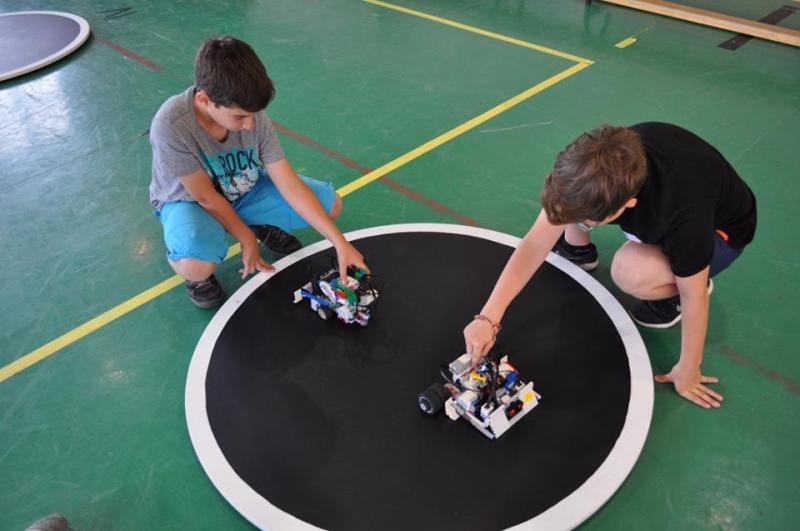 Robotika versenyek az NJSZT támogatásával - Hajdúböszörmény