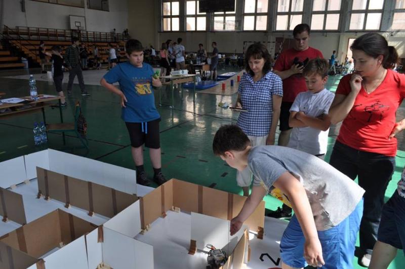 Robotika versenyek az NJSZT támogatásával - Hajdúböszörmény