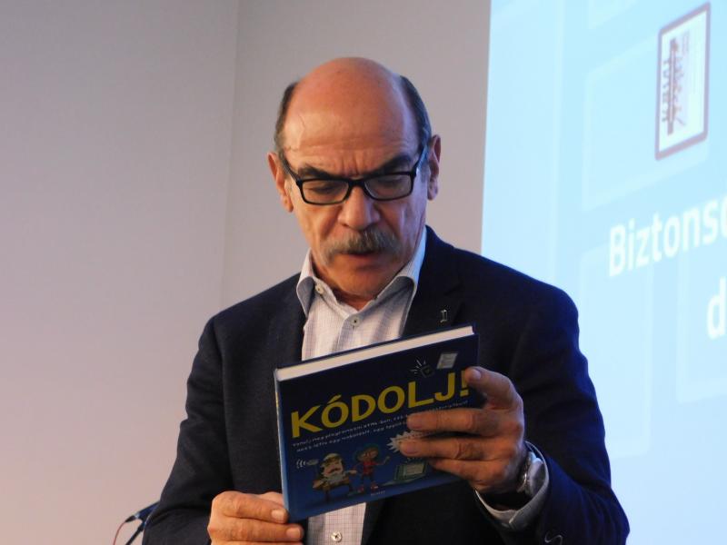 Fakenews fék konferencia