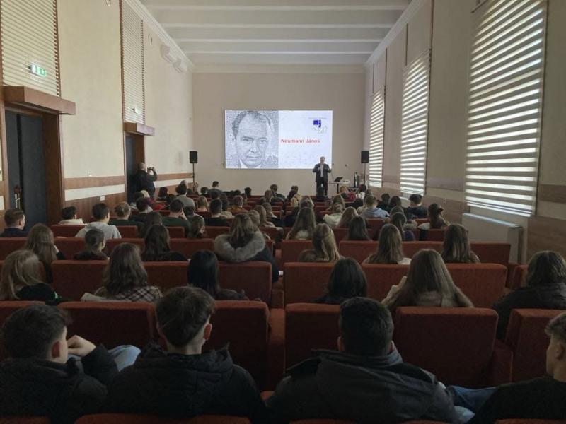 Képes Gábor előadása