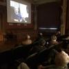 Wisinger István nézi a Wisinger Istvánnak interjút adó Pólya Györgyöt