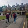 A Bletchley Park felé sétálva