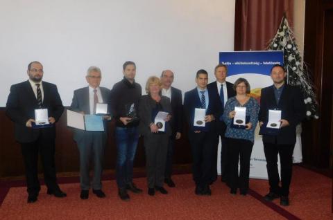 Képünkön: Dr. Tormási Alex, Dr. Kondorosi Károly, Zsiborás Gergő, Tamás Éva, Alföldi István, Dr. Haidegger Tamás, Dr. Friedler Ferenc, Pluhár Zsuzsa, Gombos Gergő