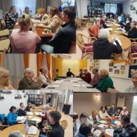 65 év felettiek digitális készségfejlesztő foglalkozásai