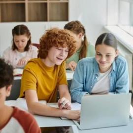Ingyenes e-learning képzések a digitálisan tudatos fiatalokért