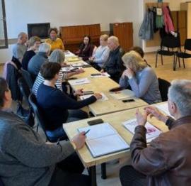 Gyakorlatorientált digitális készségfejlesztő tréningek 65 év felettieknek