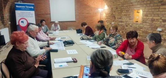 Újra: Digitális készségfejlesztő tréningek az Aranytíz Nyugdíjas Klub tagjai számára